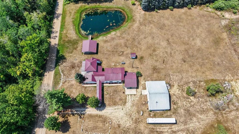 7202 21 Mile Road Evart, MI 49631