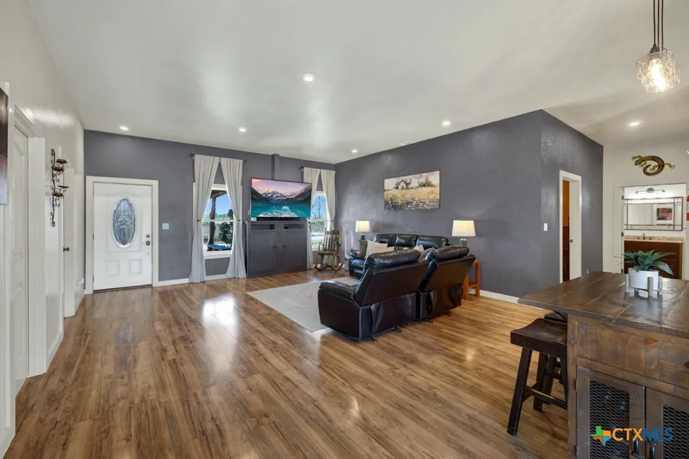 2151 Old Lehmann Road Seguin, TX 78155