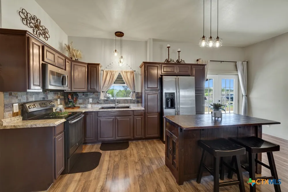 2151 Old Lehmann Road Seguin, TX 78155