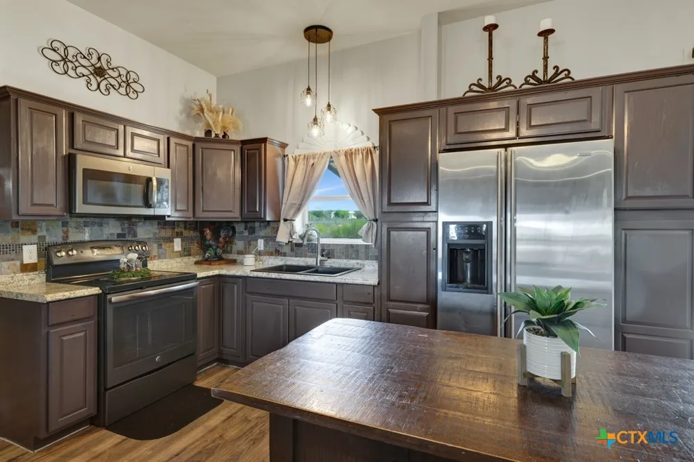 2151 Old Lehmann Road Seguin, TX 78155