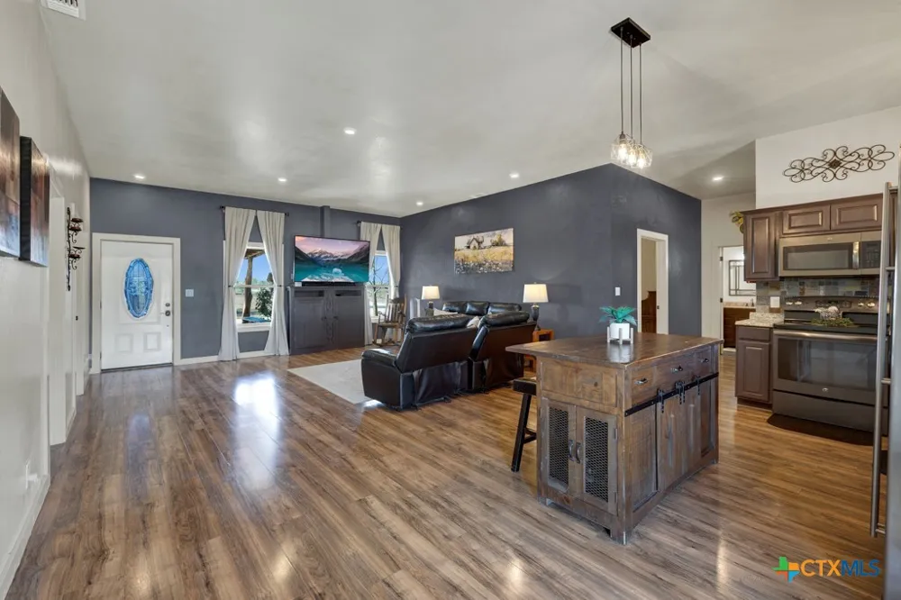2151 Old Lehmann Road Seguin, TX 78155