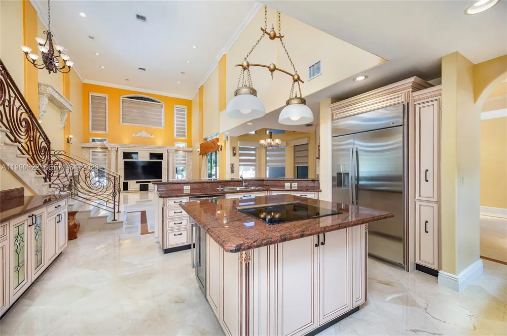 588 Miller Dr Miami Springs, FL 33166