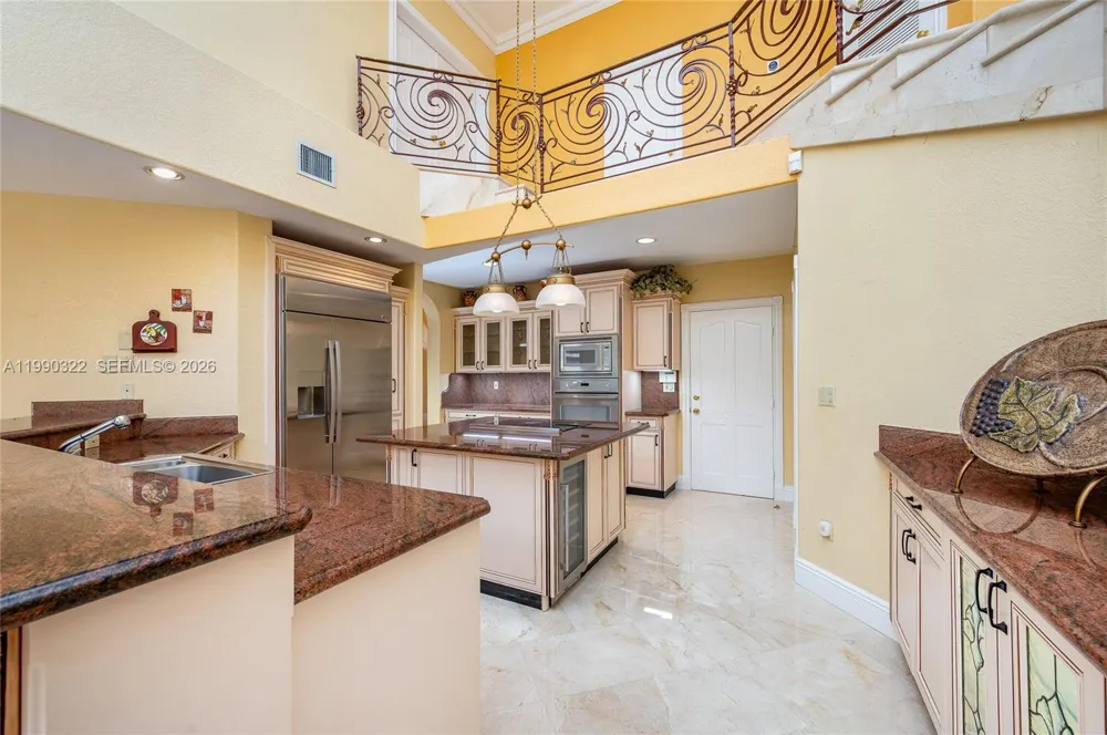 588 Miller Dr Miami Springs, FL 33166