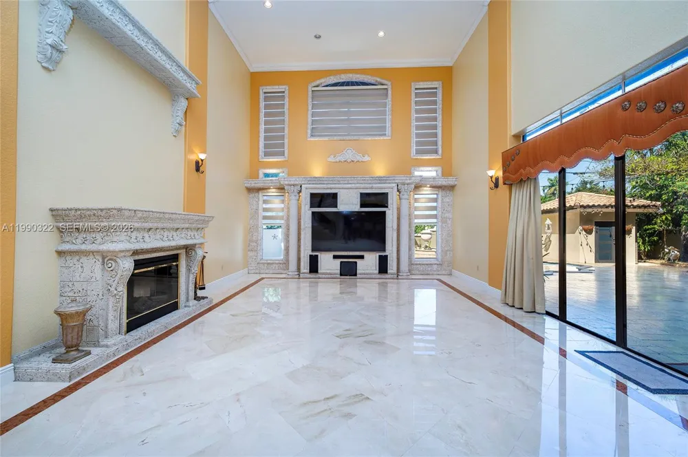 588 Miller Dr Miami Springs, FL 33166