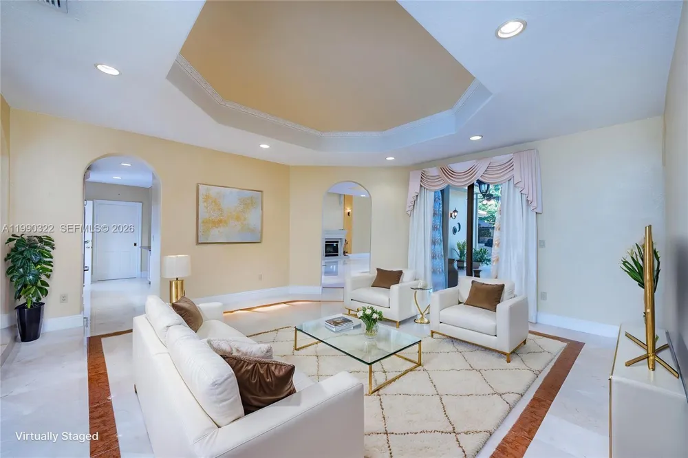 588 Miller Dr Miami Springs, FL 33166
