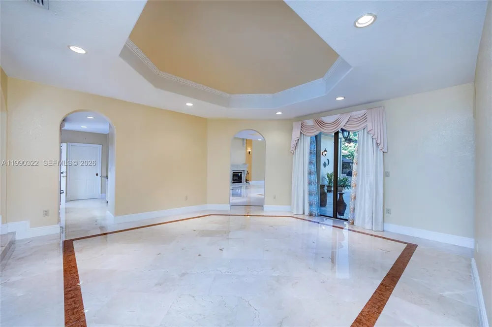588 Miller Dr Miami Springs, FL 33166