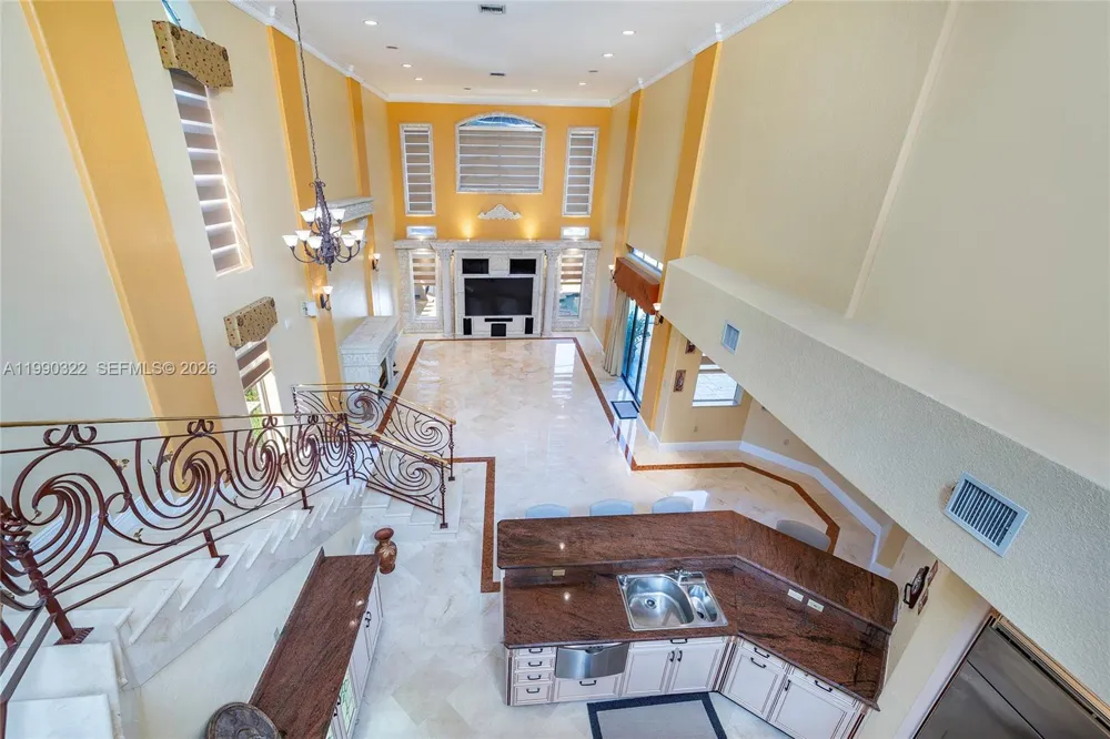 588 Miller Dr Miami Springs, FL 33166