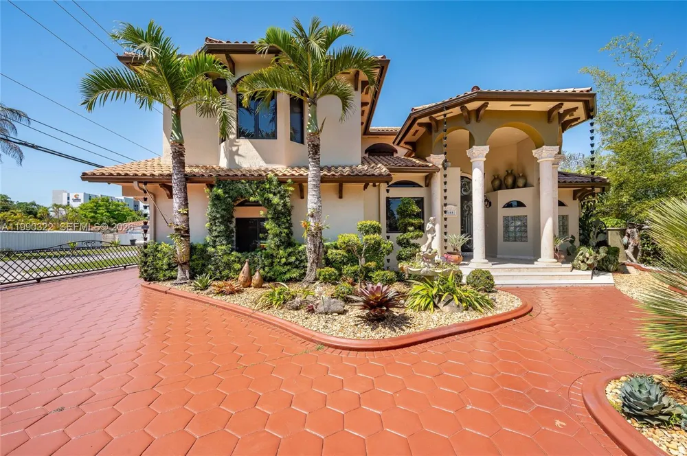 588 Miller Dr Miami Springs, FL 33166