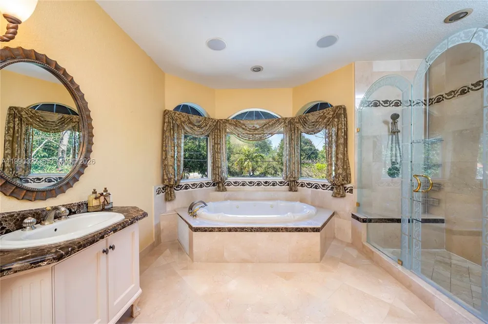 588 Miller Dr Miami Springs, FL 33166