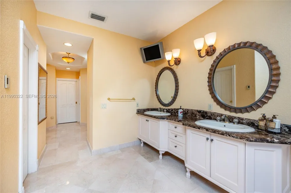 588 Miller Dr Miami Springs, FL 33166