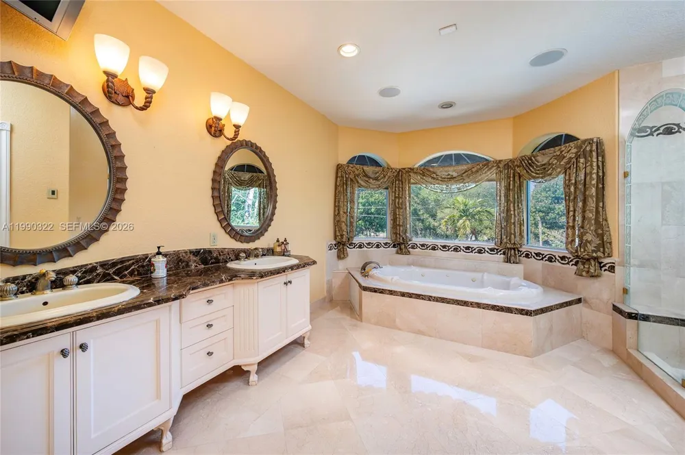 588 Miller Dr Miami Springs, FL 33166
