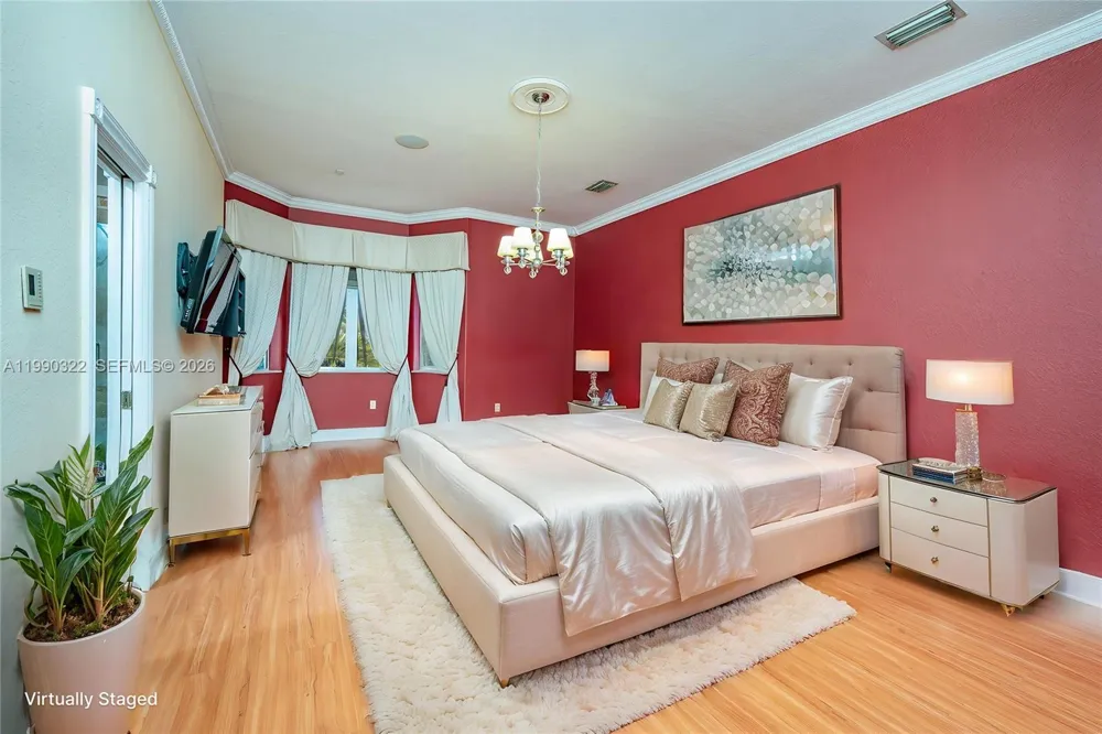 588 Miller Dr Miami Springs, FL 33166