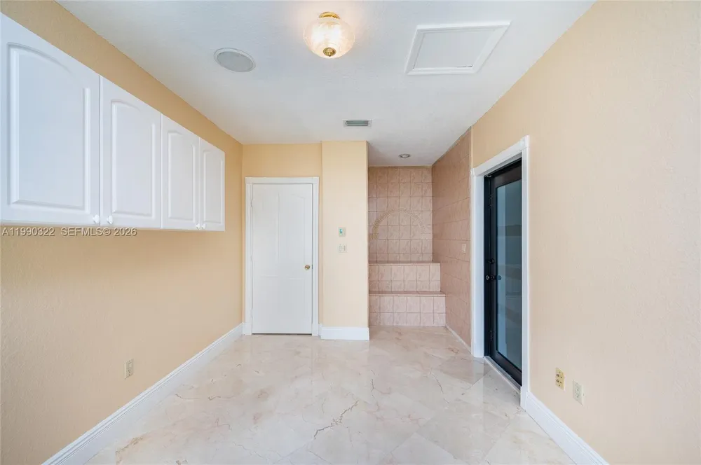 588 Miller Dr Miami Springs, FL 33166