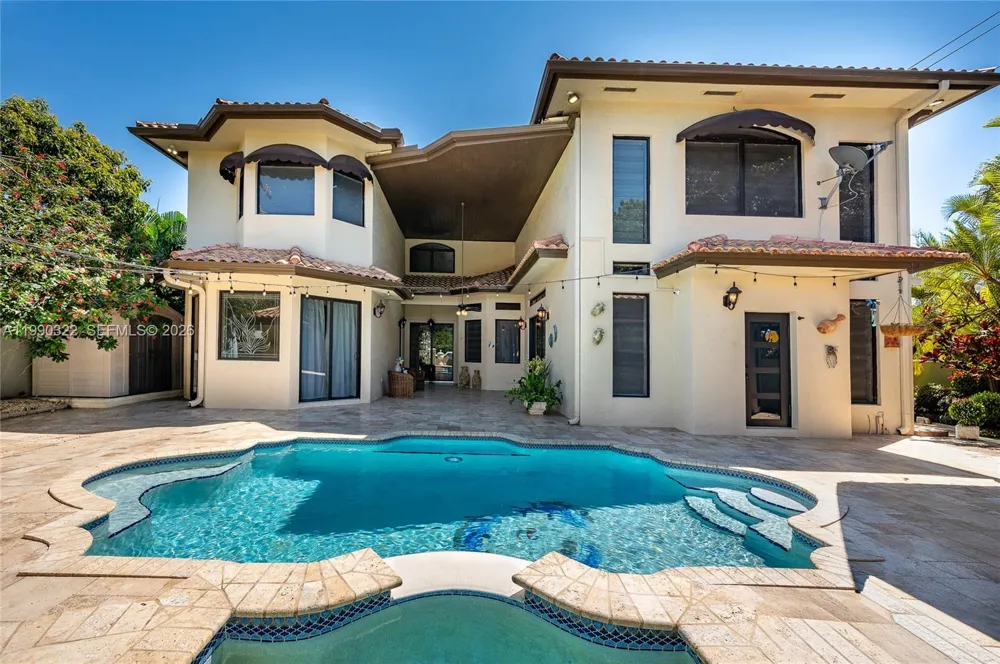 588 Miller Dr Miami Springs, FL 33166