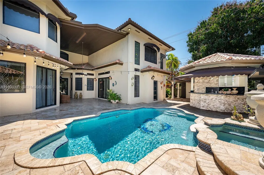 588 Miller Dr Miami Springs, FL 33166