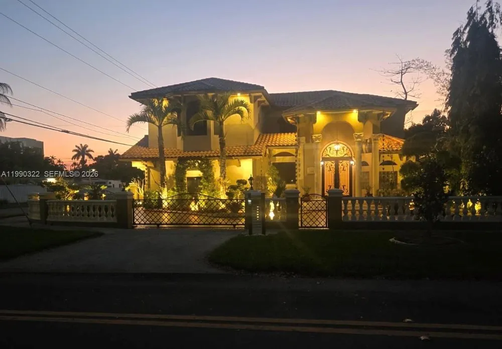 588 Miller Dr Miami Springs, FL 33166