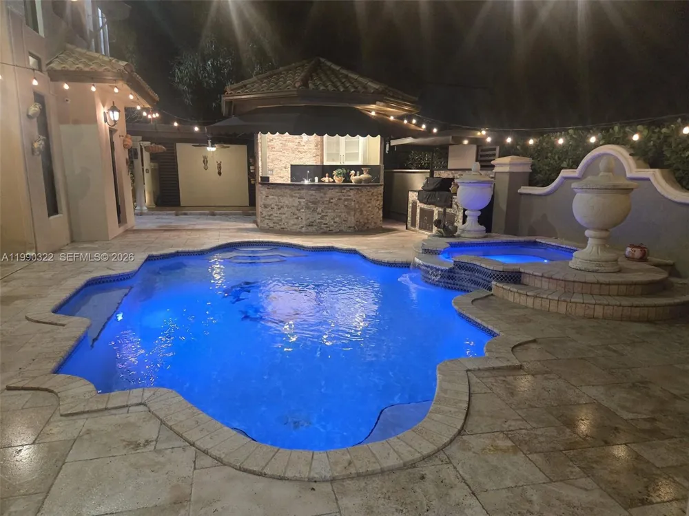 588 Miller Dr Miami Springs, FL 33166