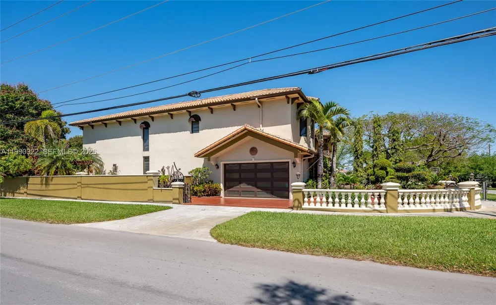 588 Miller Dr Miami Springs, FL 33166