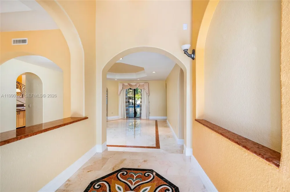 588 Miller Dr Miami Springs, FL 33166