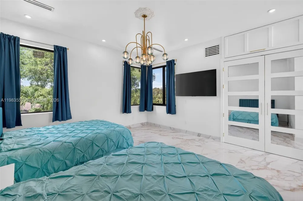 941 NE 119th St Biscayne Park, FL 33161