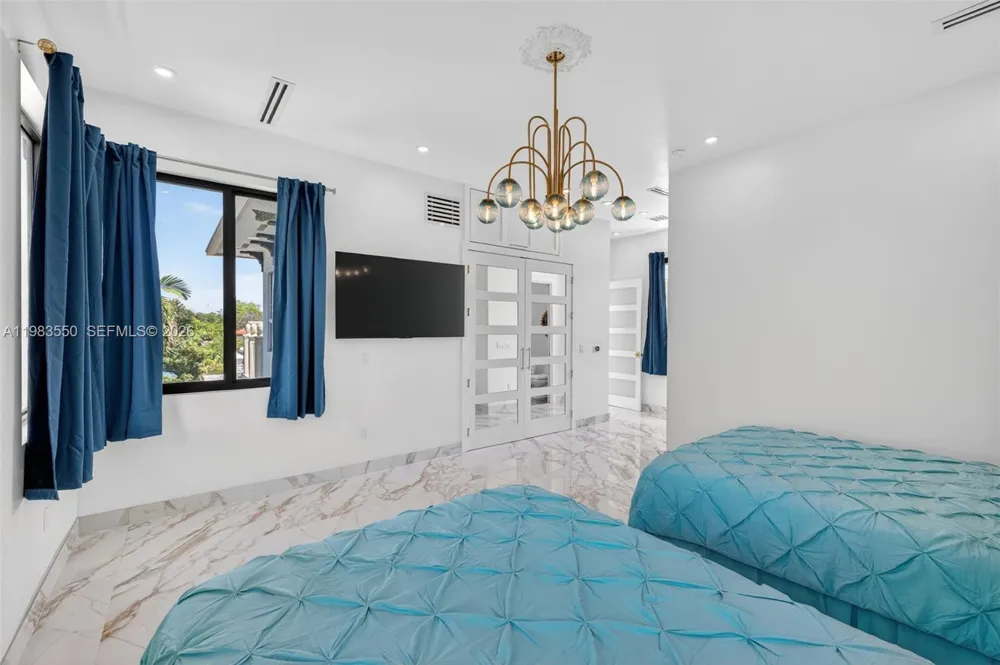 941 NE 119th St Biscayne Park, FL 33161