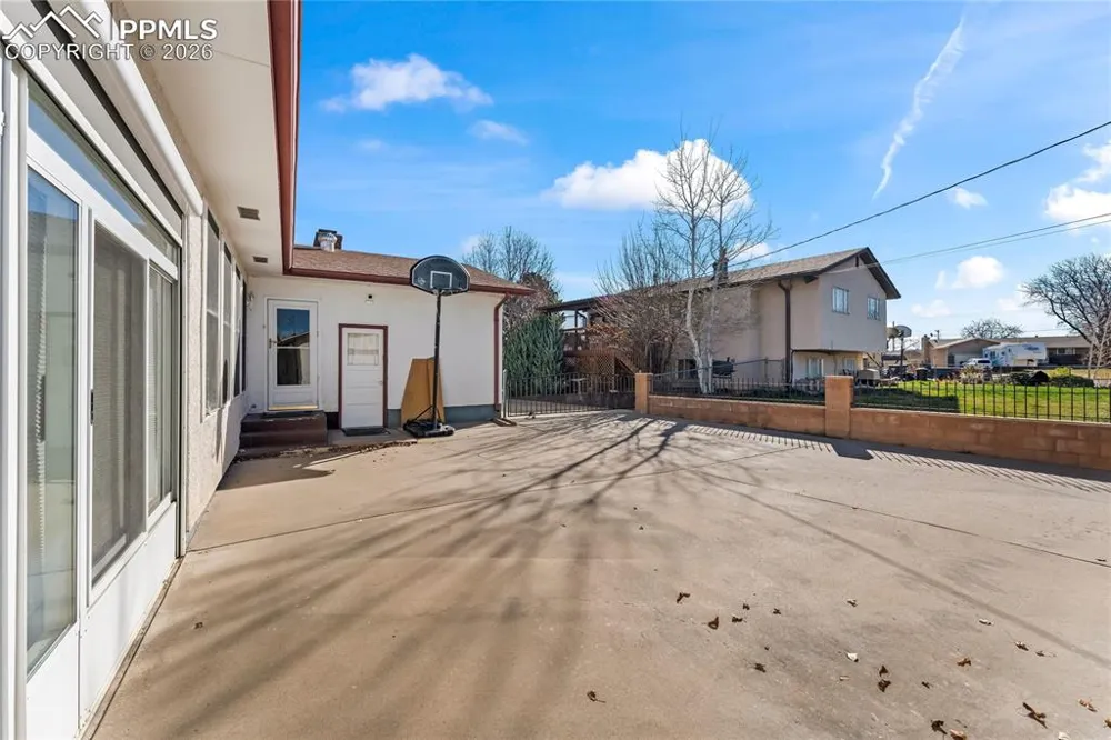 61 Radcliff Lane Pueblo, CO 81005