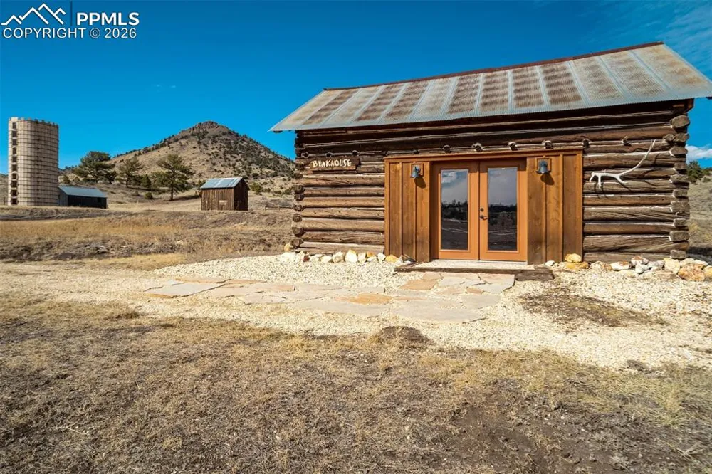 10589 County Road 102 Guffey, CO 80820