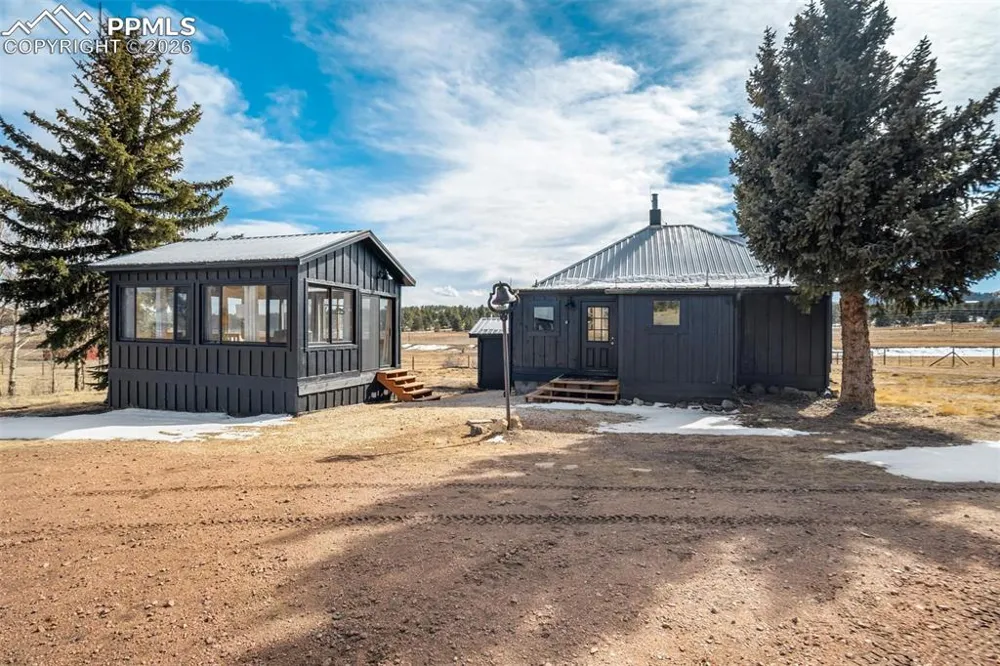 10589 County Road 102 Guffey, CO 80820