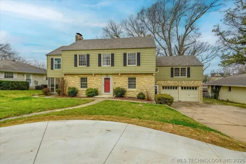 1417 Hillcrest Drive