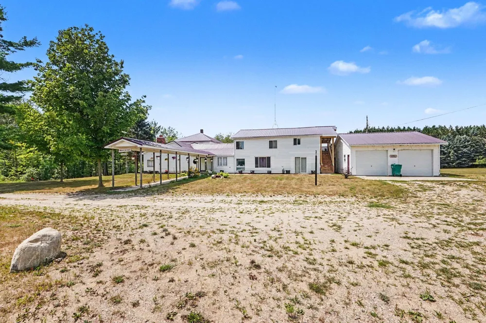 7202 21 Mile Road Chippewa Township, MI 49631