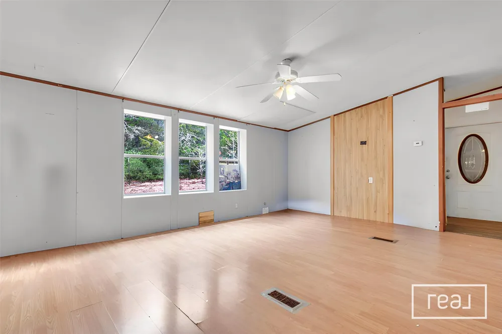 135 Huskey Trail Paige, TX 78659