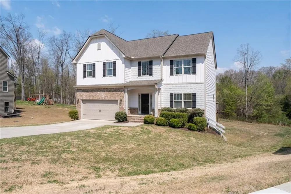 17 Four Feathers Lane NE Rydal, GA 30171