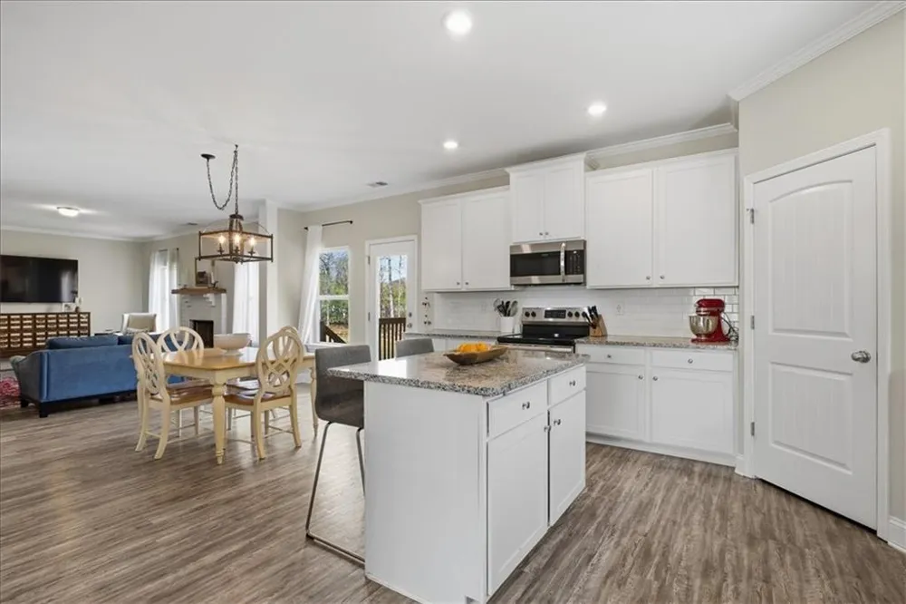 17 Four Feathers Lane NE Rydal, GA 30171