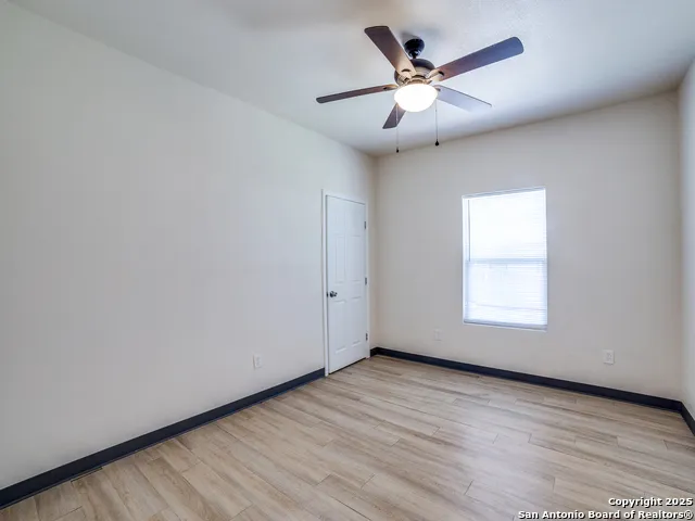 22806 Shady Forest Dr Elmendorf, TX 78112