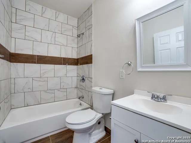 22806 Shady Forest Dr Elmendorf, TX 78112