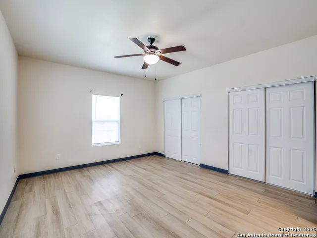 22806 Shady Forest Dr Elmendorf, TX 78112