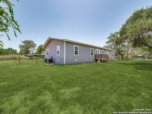 22806 Shady Forest Dr Elmendorf, TX 78112