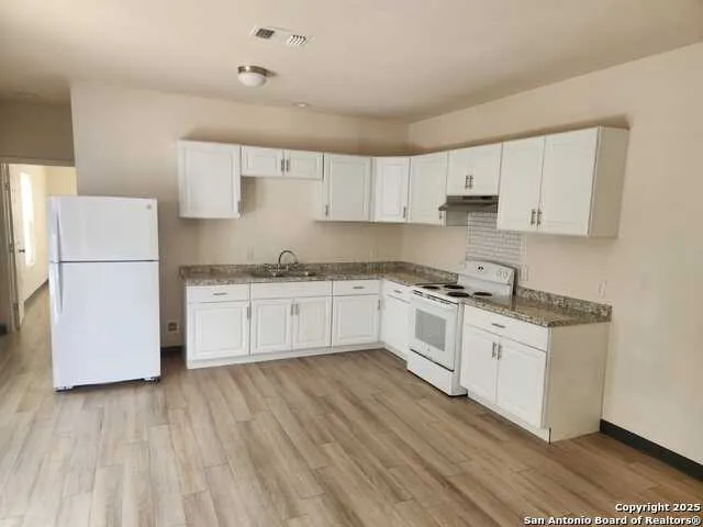 22806 Shady Forest Dr Elmendorf, TX 78112