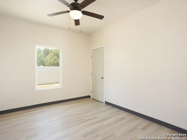 22806 Shady Forest Dr Elmendorf, TX 78112