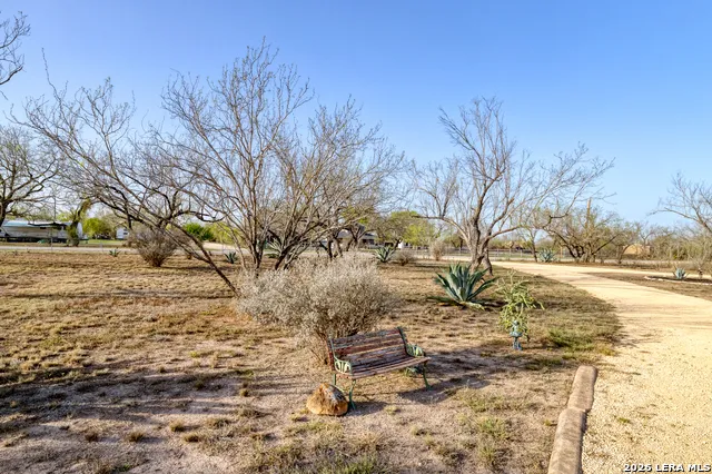 1509 Westward Trail Uvalde, TX 78801