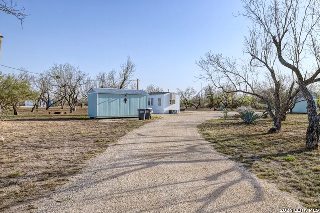 1509 Westward Trail Uvalde, TX 78801