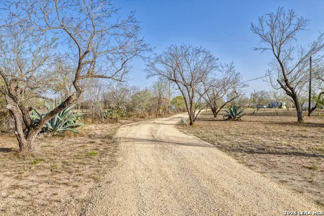 1509 Westward Trail Uvalde, TX 78801