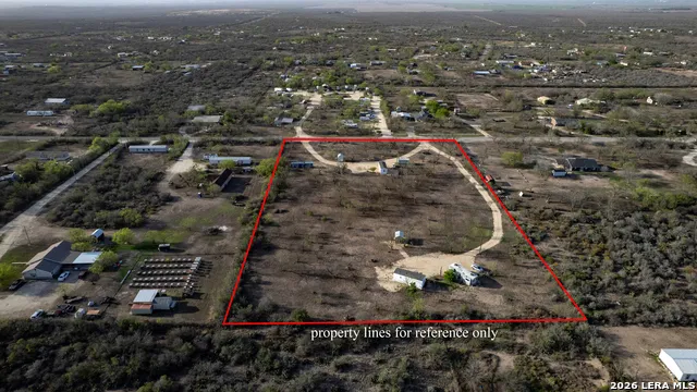1509 Westward Trail Uvalde, TX 78801