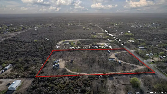 1509 Westward Trail Uvalde, TX 78801
