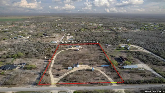 1509 Westward Trail Uvalde, TX 78801