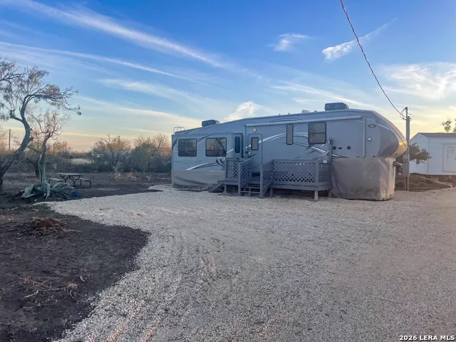 1509 Westward Trail Uvalde, TX 78801