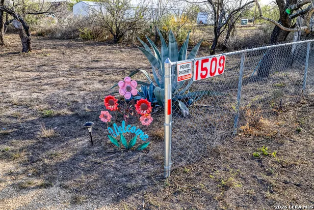 1509 Westward Trail Uvalde, TX 78801
