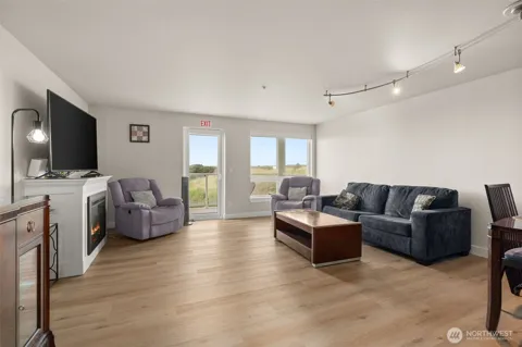 1600 W Ocean Avenue #925