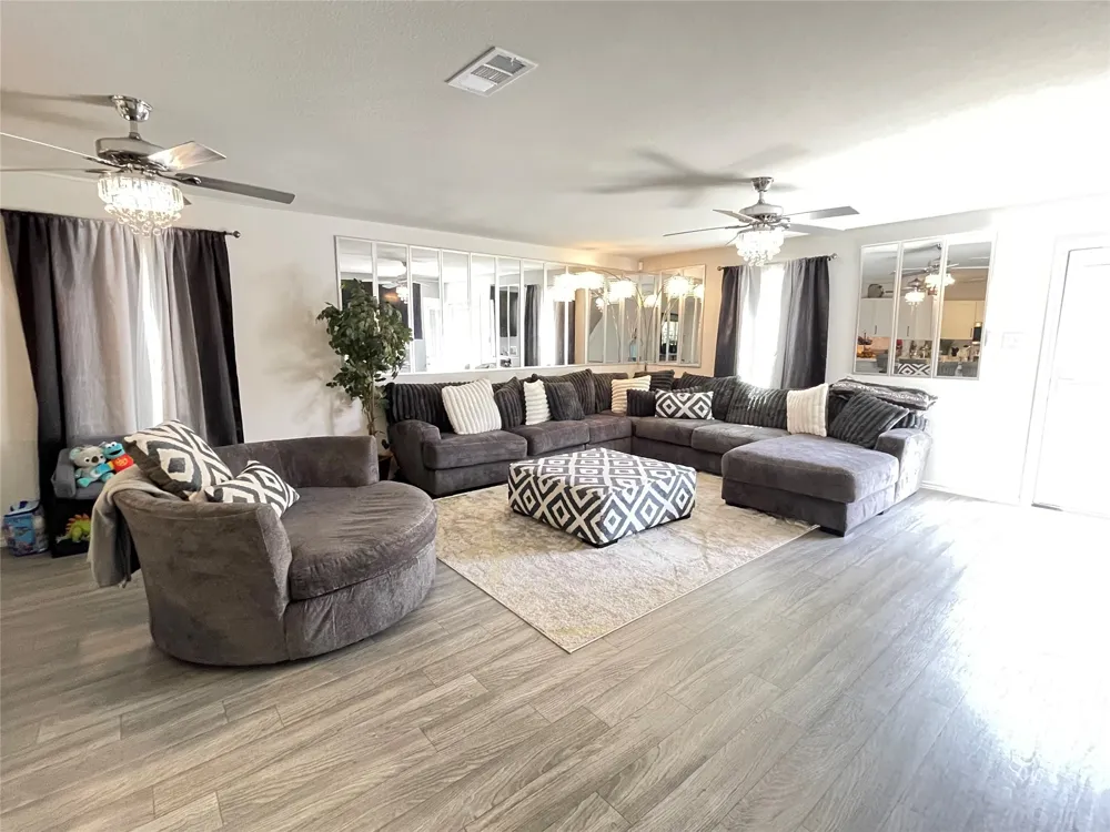 408 Parker Oaks Drive Chandler, TX 75758