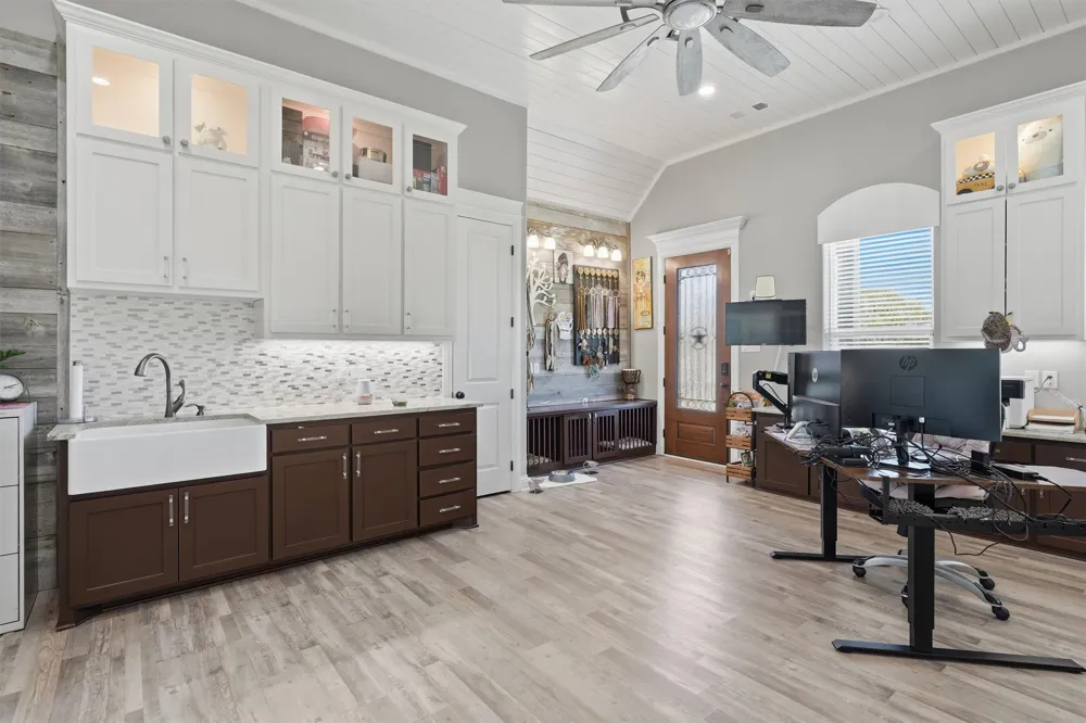 1201 E Iberian Court Granbury, TX 76048